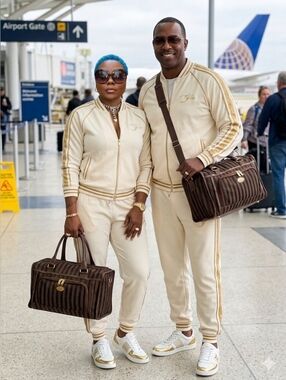 Destinations Vintage Brown Striped Travel Duffel Bag w/Lock  UNISEX